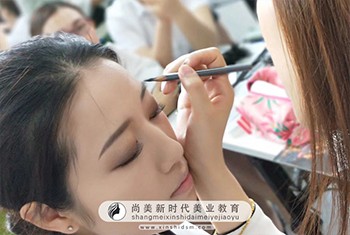 眉型設(shè)計(jì)